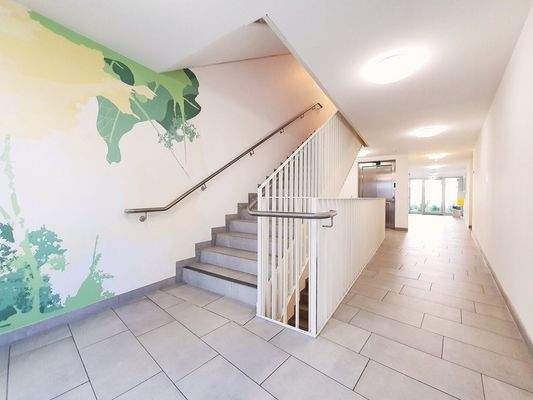 gepflegtes Stiegenhaus (Barrierefrei zum Lift)