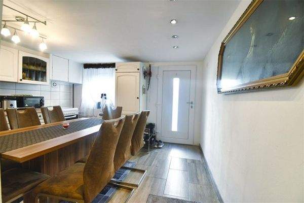 Eingangsbereich und Küche