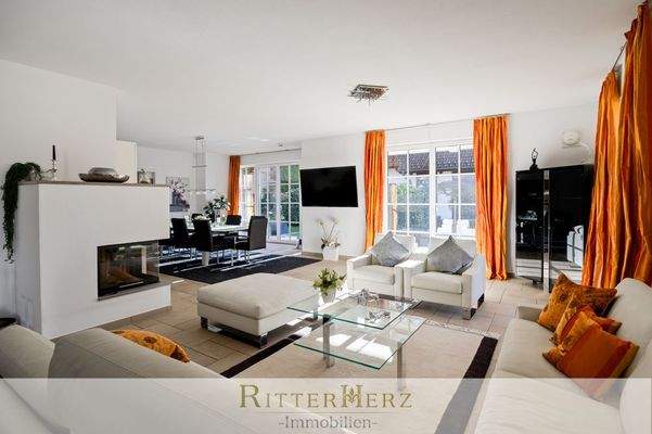 Wohnbereich mit Kamin 