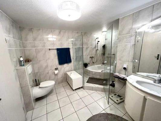 Vollbad im Untergeschoss