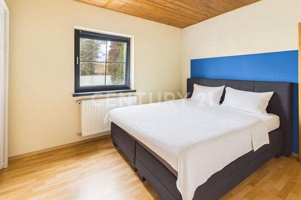 Helles Schlafzimmer, gut möblierbar