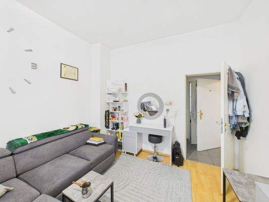 CAM01223G0-PR0168-STILL028