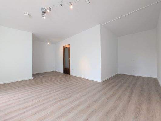 Wohnbereich mit neuen Vinyl-Bodenbelägen