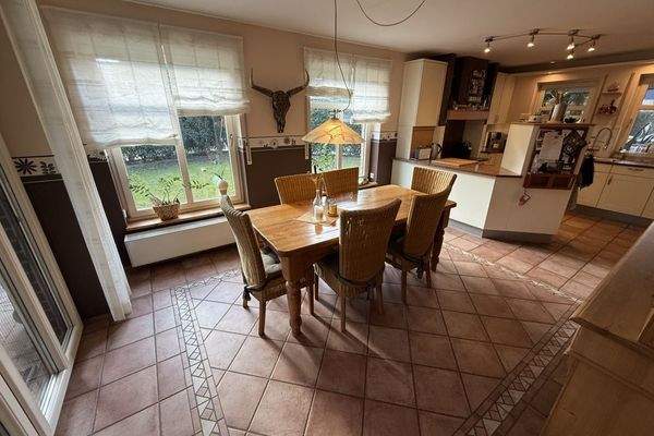 Esszimmer mit Blick in die Küche