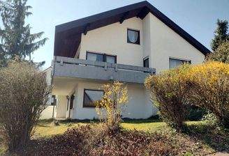 die seitliche Hausansicht