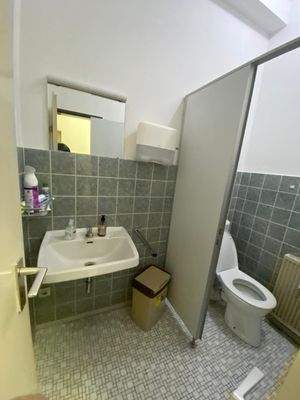 Attraktive Bürofläche mit 5 Büroräumen und Parkplätzen in Frankfurt-Nieder-Eschbach