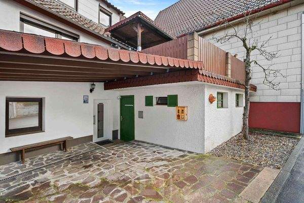 Überdachter Eingangsbereich