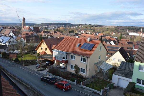 Dorfpanorama mit Kirche