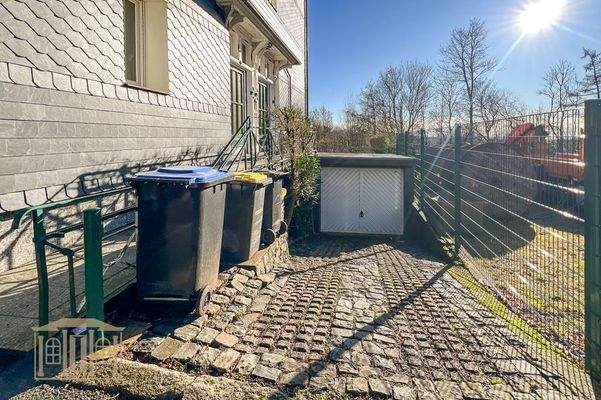 Stellplatz und Garage