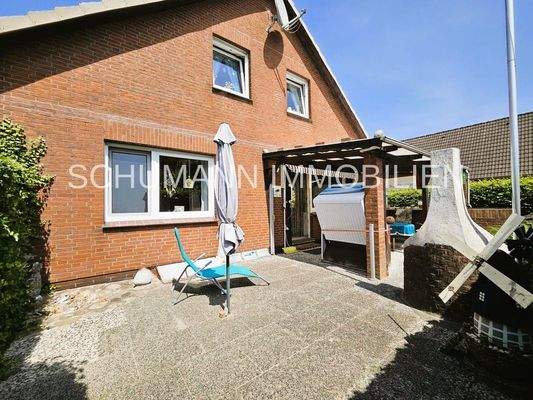 Rückansicht mit überdachter Terrasse