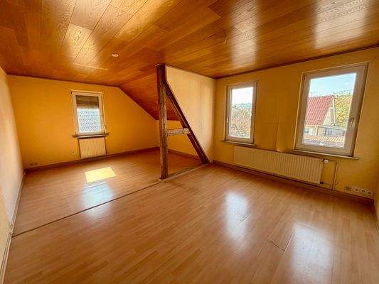 4-Wohnzimmer Wohnung OG .jpeg