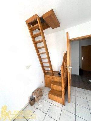 Geschosstreppe zum Spitzbodenbereich