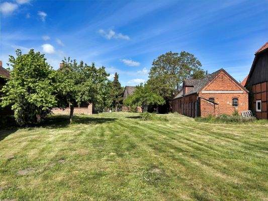 Blick ins Grundstück