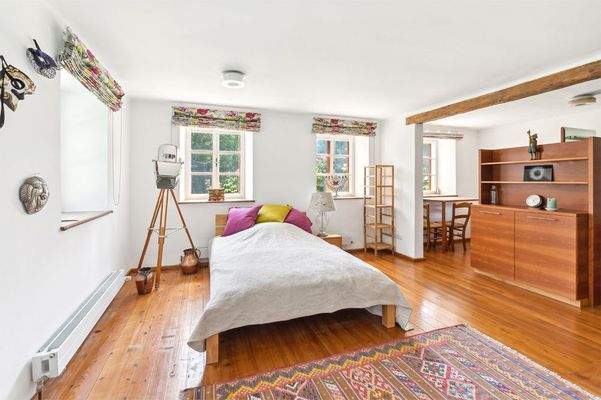 Eines der Schlaf-/Gäste-/Kinderzimmer