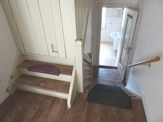 Foto-Flurbereich im OG mit Aufgang zum DG