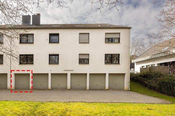 Außenansicht, Gattenseite mit Lage Garage