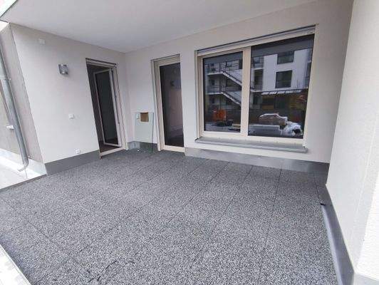 Sonnige und großzügige Terrasse