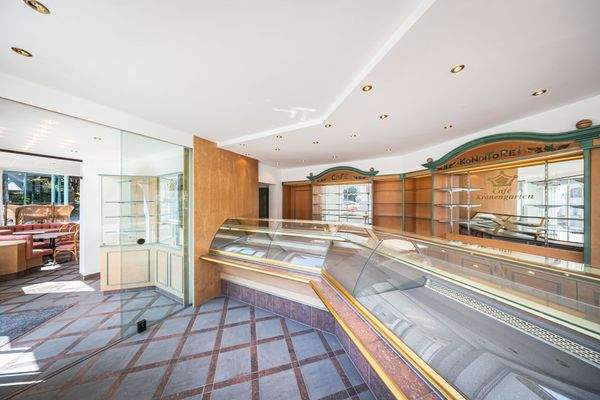 Verkaufstheke mit Kühlung.jpg