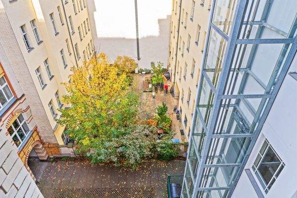 1041-34 Blick in den Hof.jpg