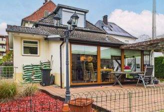 Mehrfamilienhaus mit großem Garten