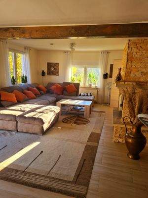 Teilansicht vom Wohnzimmer 