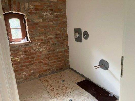 Doppelhaus rechts, Bad mit Dusche im EG