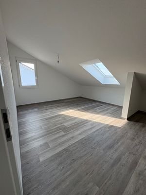 Schlafzimmer DG r.1.jpg