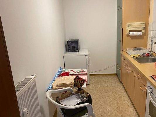 hell gestrichene Einbauküche