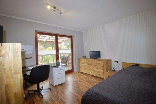 Zimmer mit Zugang Terrasse und Garten