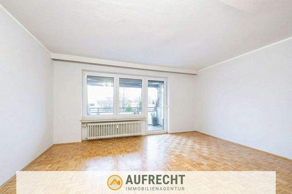 großer, lichtdurchfluteter Wohn-/Essbereich | leer