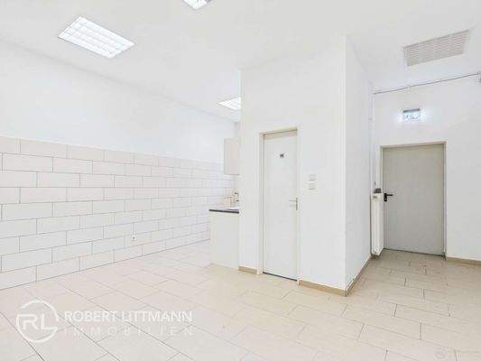 CAM04259G0-PR0079-STILL006