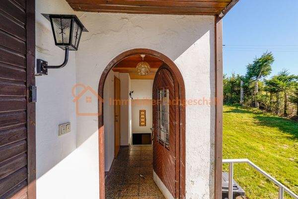 Eingang mit Rundbogen