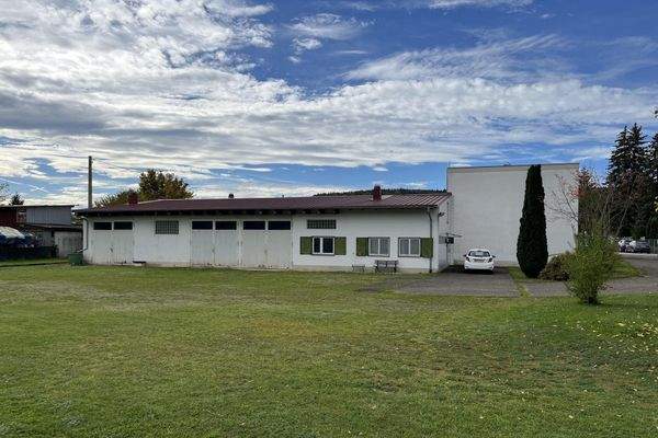 Lagergebäude, LKW-Garagen, Werkstatt + Bürotrakt