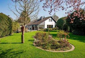 Haus-, Gartenansicht