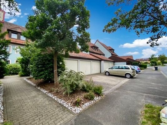 Garage und Stellplatz