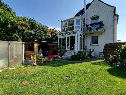 Rückansicht mit Wintergarten