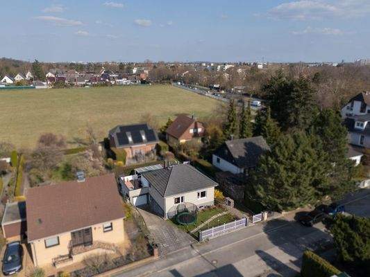 Vogelperspektive mit Feld