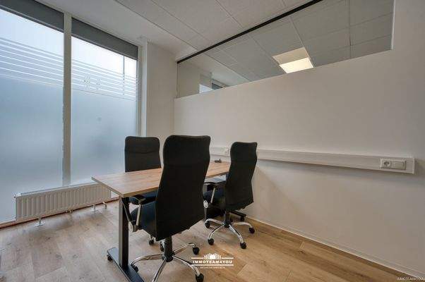 ein weiteres Einzelbüro