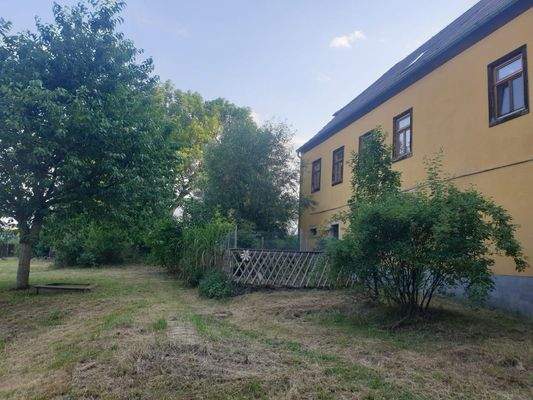 Garten hinter Wohnhaus C