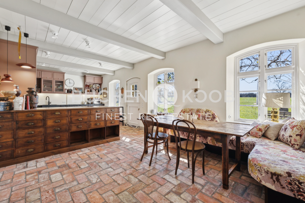 Küche mit Essbereich