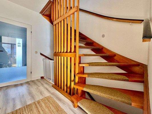 Treppe ins Obergeschoss