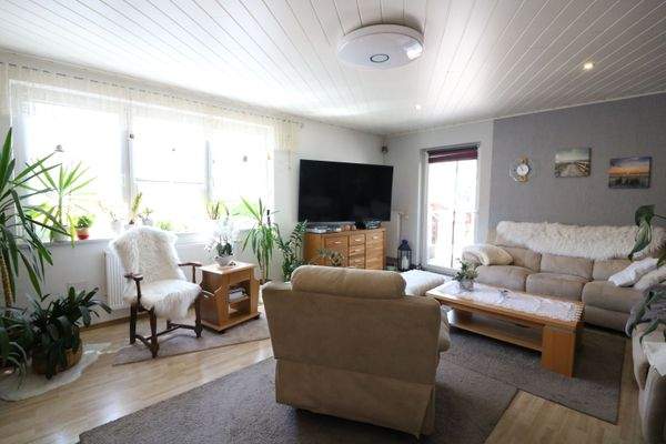 Wohnbereich mit Zugang zur Terrasse