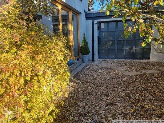 25 Innenhof, Zugang Orangerie