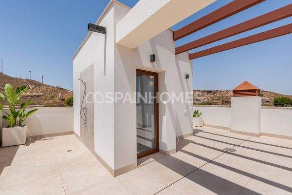 Fashionable Detached Houses Close to the Beach in Palomares