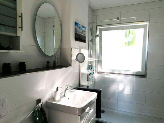 Bad mit begehbarer Dusche