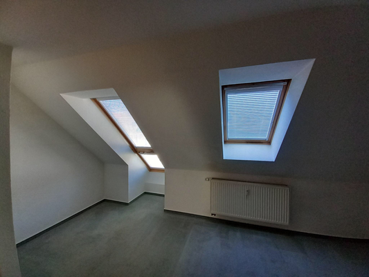 Schlafzimmer mit franz. Fenster, weit zu öffnen