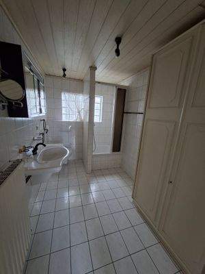 Apartment Bad mit Dusche.jpg