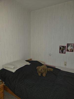 Schlafraum mit Fenster