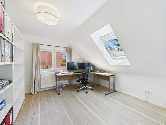 Arbeitszimmer im OG