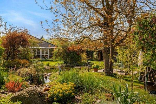 Gartenidylle mit Tei